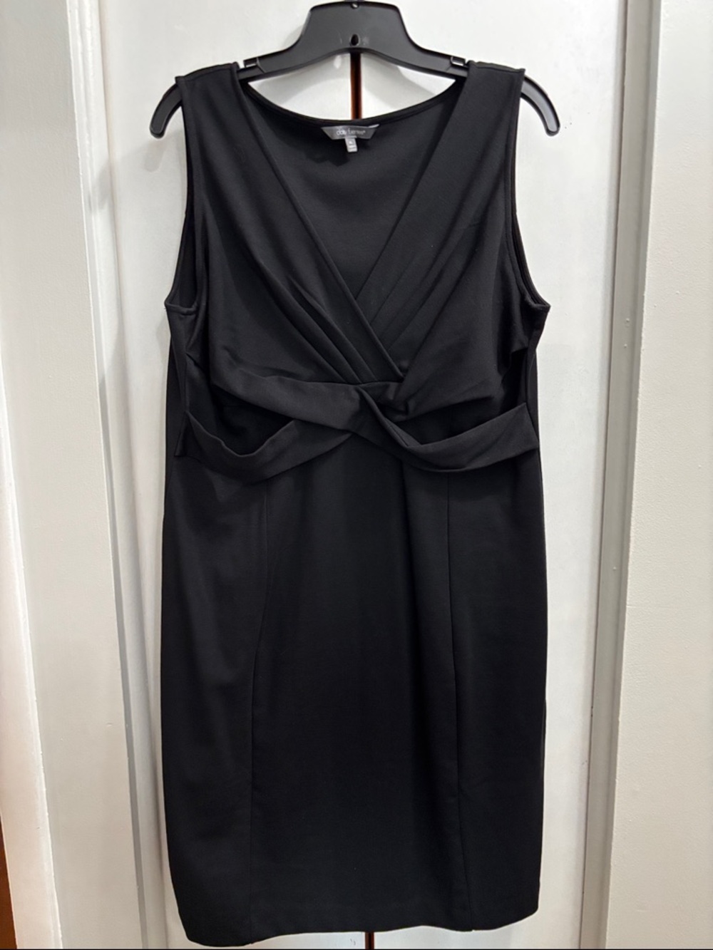 Daisy Fuentes Black Sleeveless Twist-Front Midi Dress